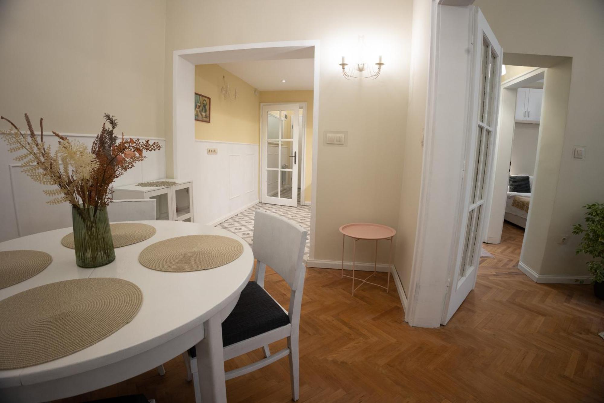 Apartment Planeta Dos Sonhos - Fast Wi-fi, 1bdr, Centre *